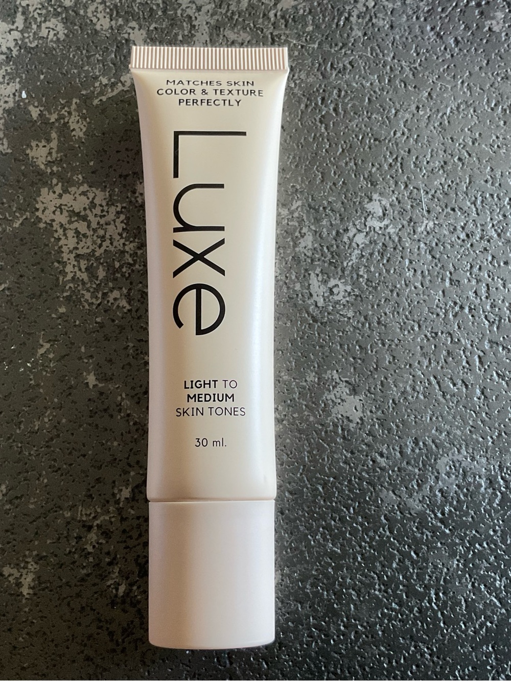 Luxe Color Changing Foundation - Light - Picture 2 of 3
